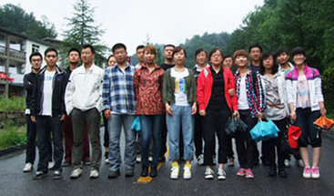 青峰網(wǎng)絡(luò)2011年全體員工洛陽老君山、追夢谷兩日游報(bào)道