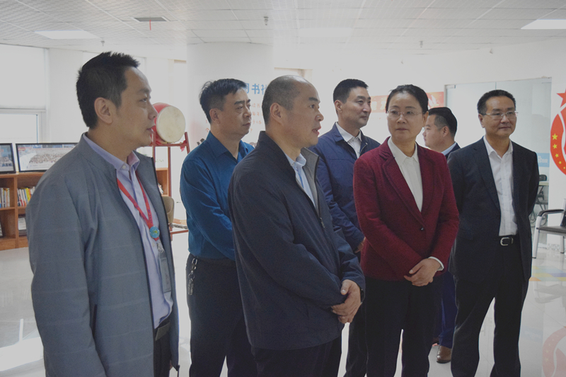 熱烈歡迎河南省委統(tǒng)戰(zhàn)部副部長梁險(xiǎn)峰一行蒞臨安陽青峰網(wǎng)絡(luò)調(diào)研社會階層工作！